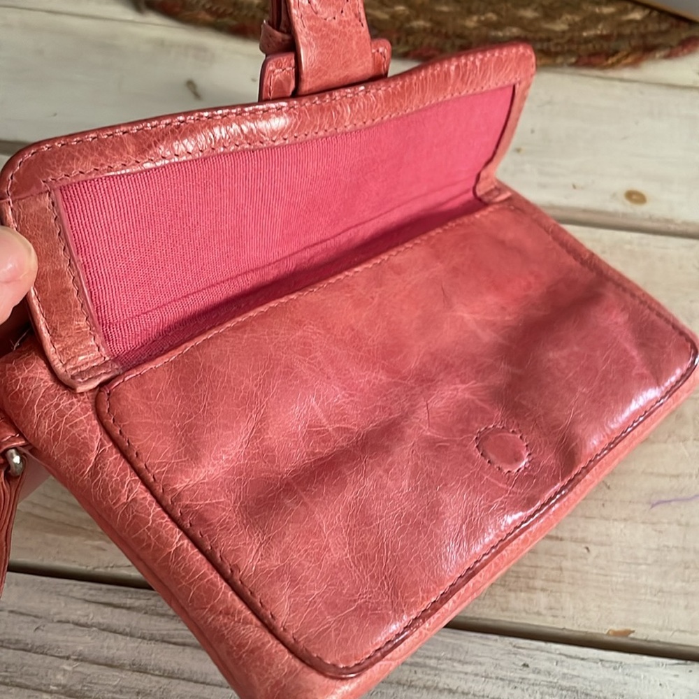 HOBO INTERNATIONAL BABY PINK WALLET - Picture 4 of 8